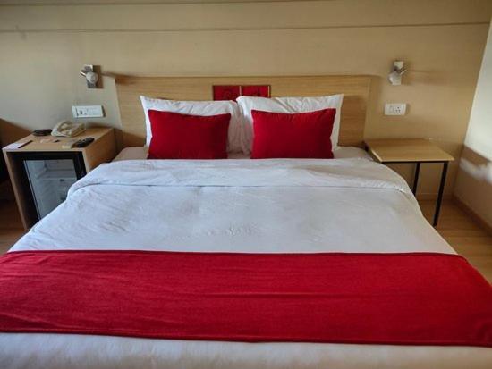 Lumis Studio Apartment Hyderabad Eksteriør bilde